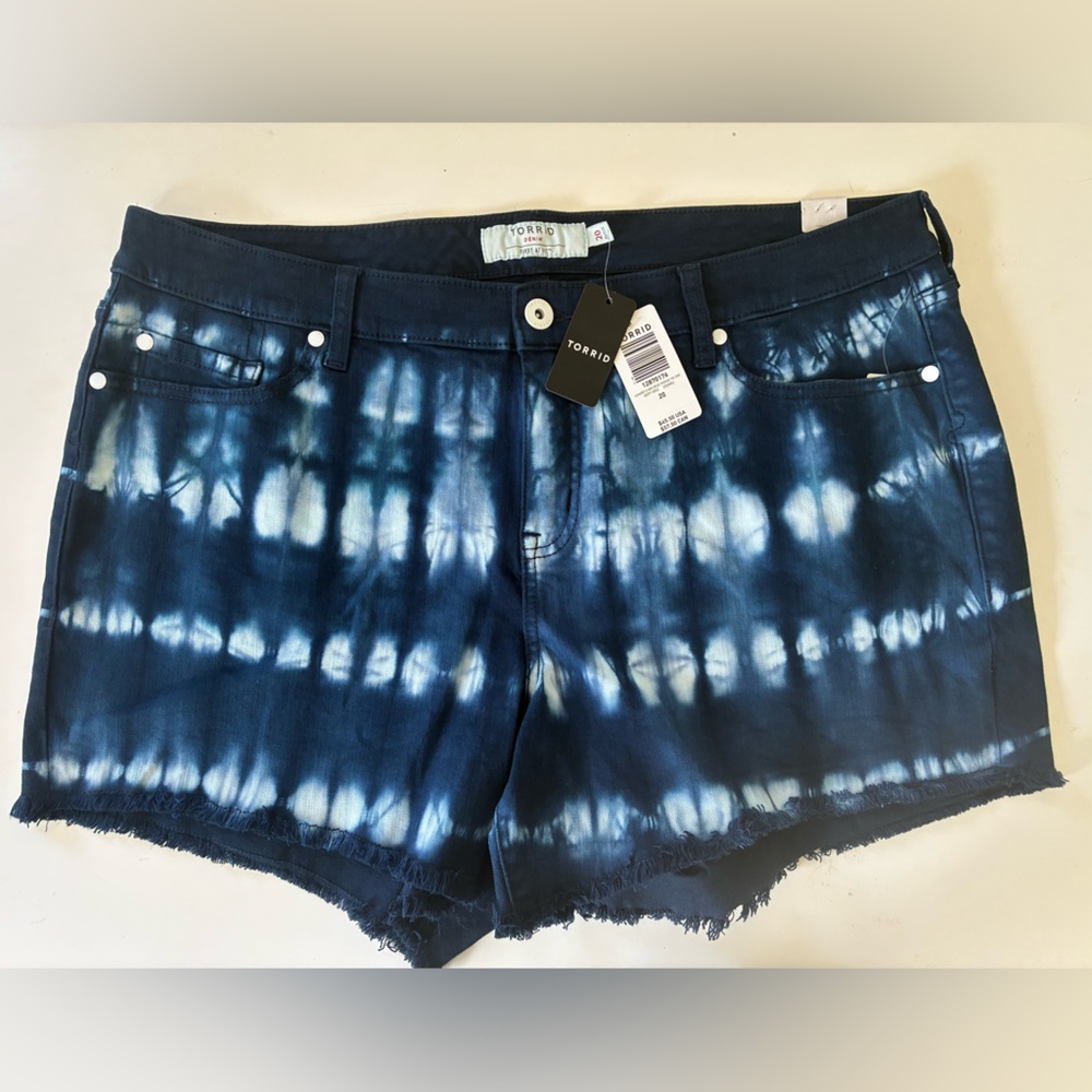 TORRID | NWT Mid Rise Indigo Blue Tie-Dye Denim Shorts - Size 20
